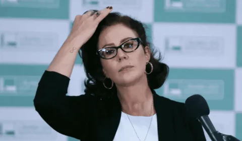 Relator da CCJ rejeita cassação de Zambelli e análise do caso é adiada por pedido de vista