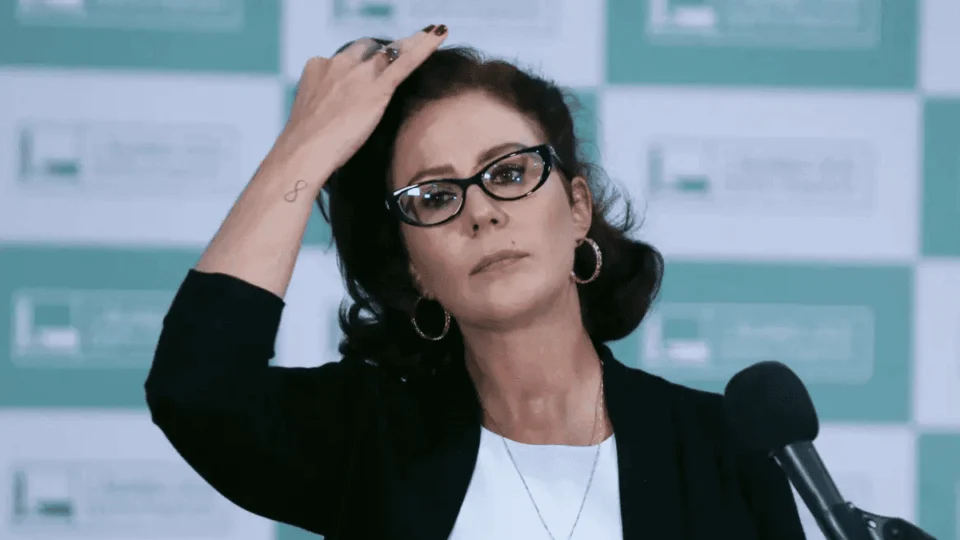 Relator da CCJ rejeita cassação de Zambelli e análise do caso é adiada por pedido de vista