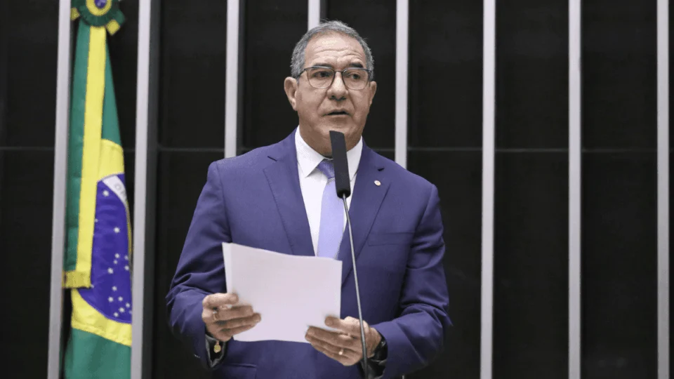 Relator mantém 6×1 e sugere jornada de 40h; governo diverge e Subcomissão avalia nesta quarta-feira (3)