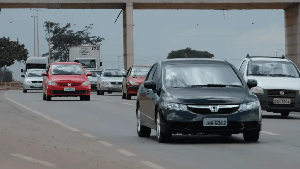 Fim do IPVA para veículos com duas décadas ou mais é aprovado pela Câmara