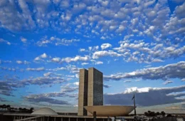 Congresso posterga votações de pautas-chave de trabalho e segurança