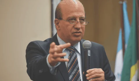 Fraudes digitais atingem 92% dos idosos, aponta ministro do TCU