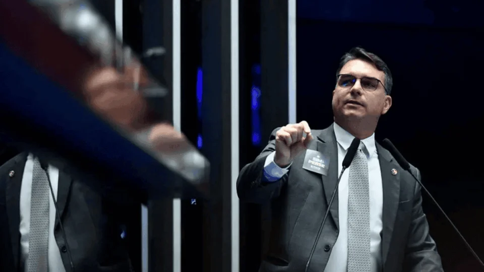 Flávio Bolsonaro inicia reuniões com líderes partidários nesta segunda-feira (8)