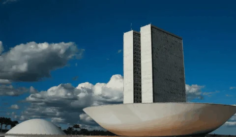 Congresso entra na reta final do ano com promulgação de PEC do IPVA e pautas decisivas na Câmara e no Senado