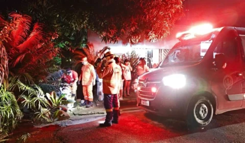 Homem é preso por embriaguez após cair com motocicleta em córrego