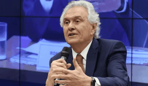 Caiado busca se firmar como nome da direita em meio às movimentações de Flávio Bolsonaro