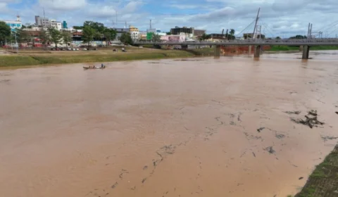 Rio Acre atinge 10 metros e autoridades reforçam medidas de segurança