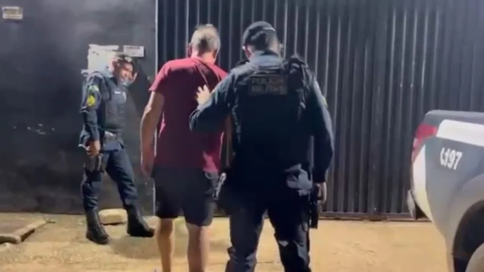 VÍDEO: Homem é preso após ser flagrado com adolescente de 14 anos em motel de Porto Velho