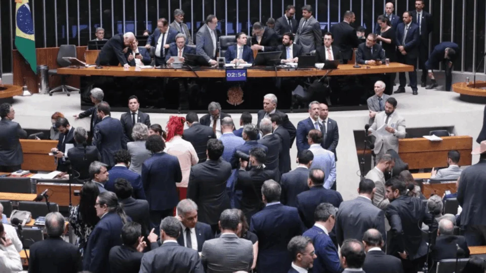 Deputados aprovam PL da Dosimetria; pena de Bolsonaro pode cair de 27 para 2 anos