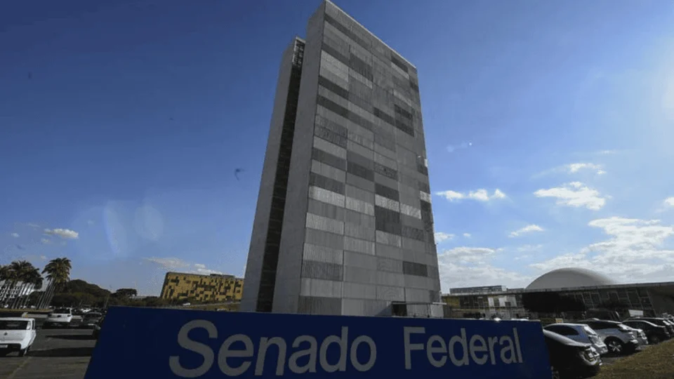 Senado pede revisão de liminar e nega existir processo de impeachment de ministros do STF em andamento