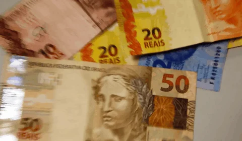 Salário mínimo de 2026 é definido em R$ 1.621, com reajuste de 6,79%