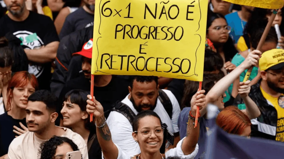 Fim da escala 6×1: CCJ do Senado aprova PEC que prevê jornada de 36h semanais
