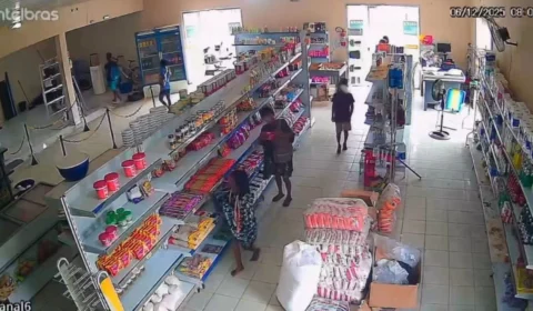 Grupo de indígenas é flagrado saqueando comércio em município no interior do Acre
