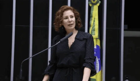 Câmara rejeita cassação de Carla Zambelli e arquiva processo de perda de mandato