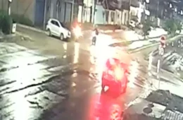 VÍDEO: Motorista avança preferencial e deixa casal e criança feridos em Porto Velho