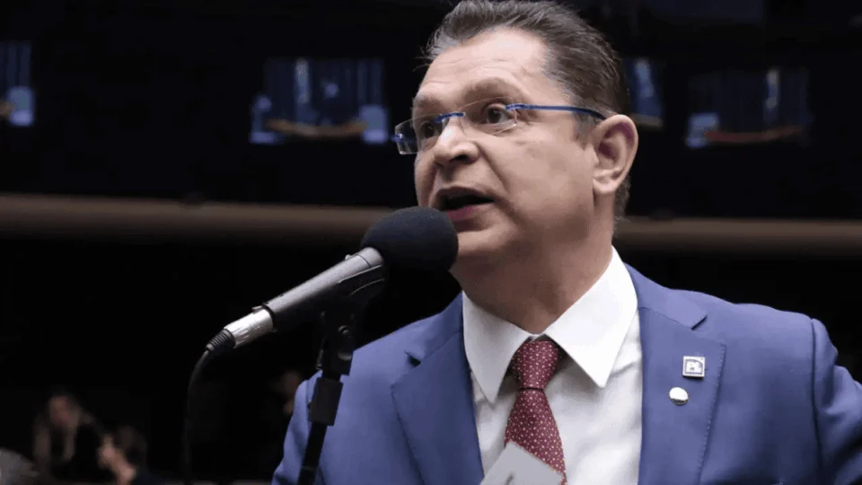 Líder do PL diz que Ramagem deve renunciar em 2026 e questiona pressa na cassação