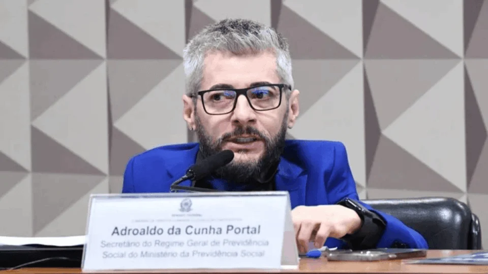 Secretário-executivo da Previdência, número 2 de Lula, é preso em operação da PF contra fraudes no INSS