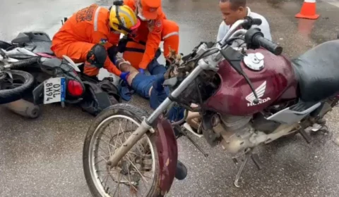 VÍDEO: Grave acidente entre motos e caminhão deixa motociclista com fratura exposta em Porto Velho