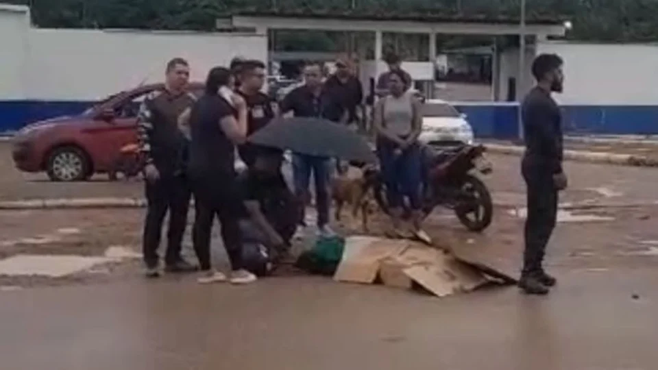 VÍDEO: Mulher e apenado ficam feridos após acidente de moto próximo ao Urso Branco em Porto Velho