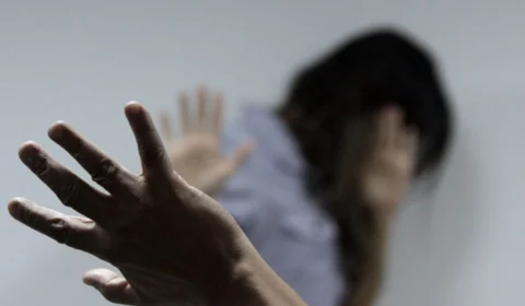 VÍDEO: Jovem é brutalmente agredida por marido apenado na madrugada de Natal em Porto Velho