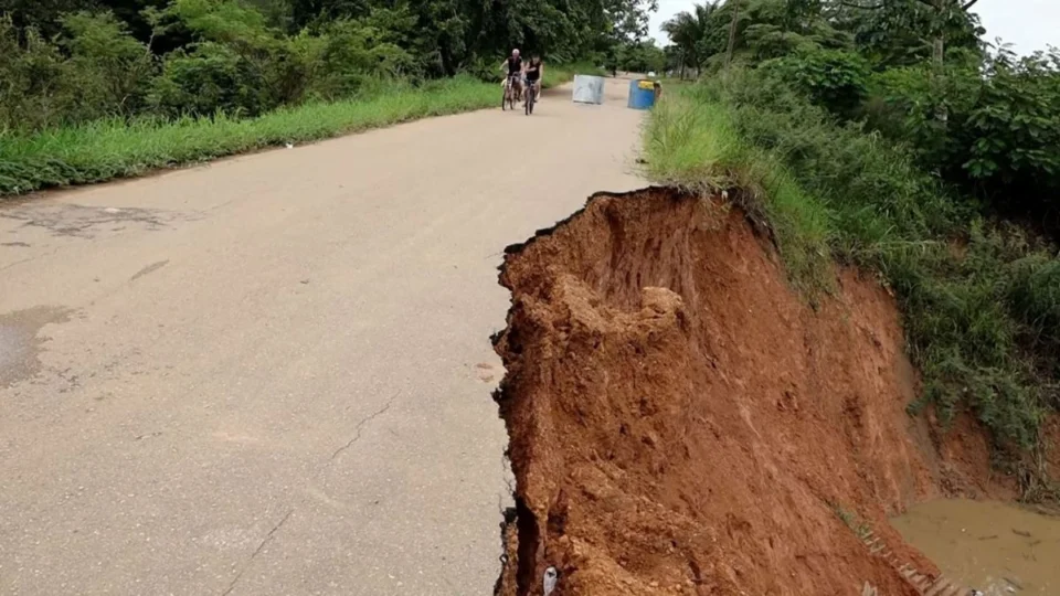 VÍDEO: Defesa Civil alerta para risco de desmoronamento no Canal Santa Bárbara após fortes chuvas em Porto Velho