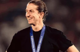 Filipe Luís renova com o Flamengo e garante permanência até 2027