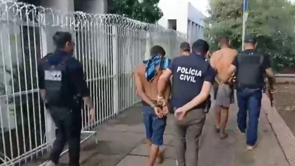 VÍDEO: DHPP prende irmãos acusados de executar o próprio padrasto em Porto Velho
