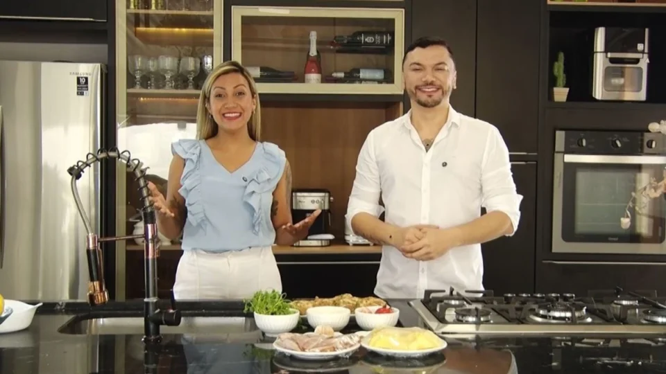 VÍDEO: Lombo suíno com abacaxi e bacon é opção prática e saborosa para a ceia de Ano Novo; veja o modo de preparo