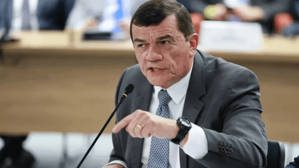 Condenado a 19 anos, ex-ministro de Bolsonaro tem atividades para redução de pena liberadas