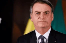 Justiça suspende liminar e mantém benefícios a Bolsonaro, com bloqueio apenas de veículos durante prisão