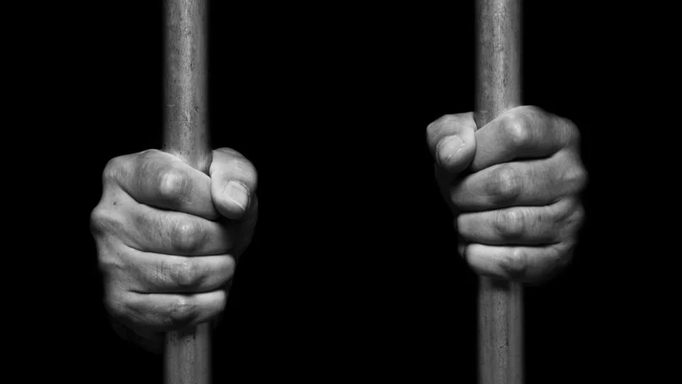 Idoso é condenado a mais de 70 anos por crimes sexuais contra quatro meninas bolivianas no Acre