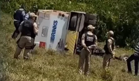 Carro-forte capota na PB-034 e deixa quatro vigilantes feridos no Litoral Sul da Paraíba