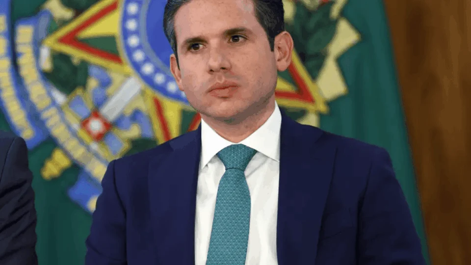 Após decisão, Hugo Motta conversa com Dino sobre trecho que previa pagamento de R$ 1,9 bilhão em emendas