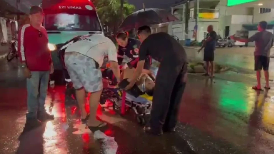 VÍDEO: Acidente entre moto e carro deixa jovem em estado grave na Avenida Rio de Janeiro em Porto Velho