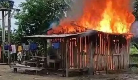 VÍDEO: Homem morre carbonizado após incêndio em residência na zona rural de Candeias do Jamari