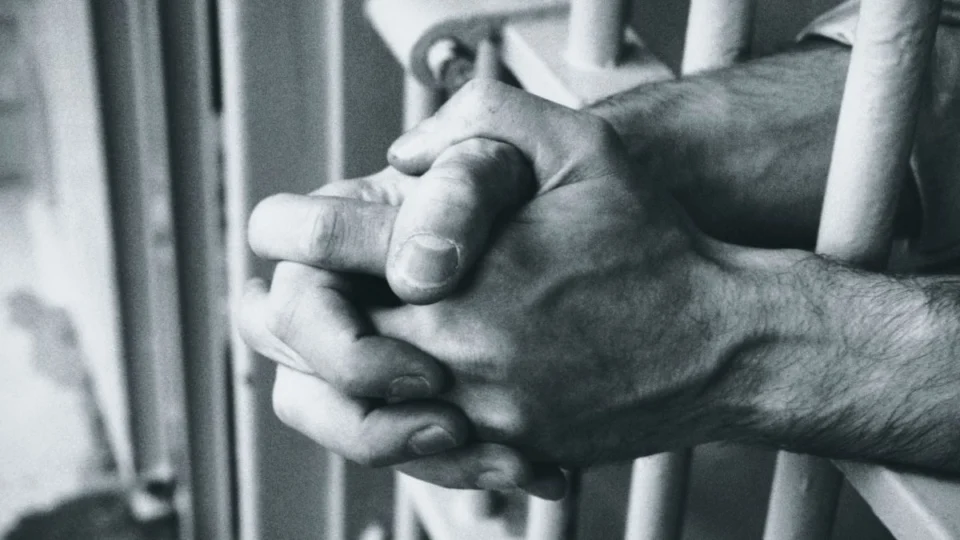 Homem é condenado a 49 anos de prisão por crimes sexuais praticados contra a filha no Acre