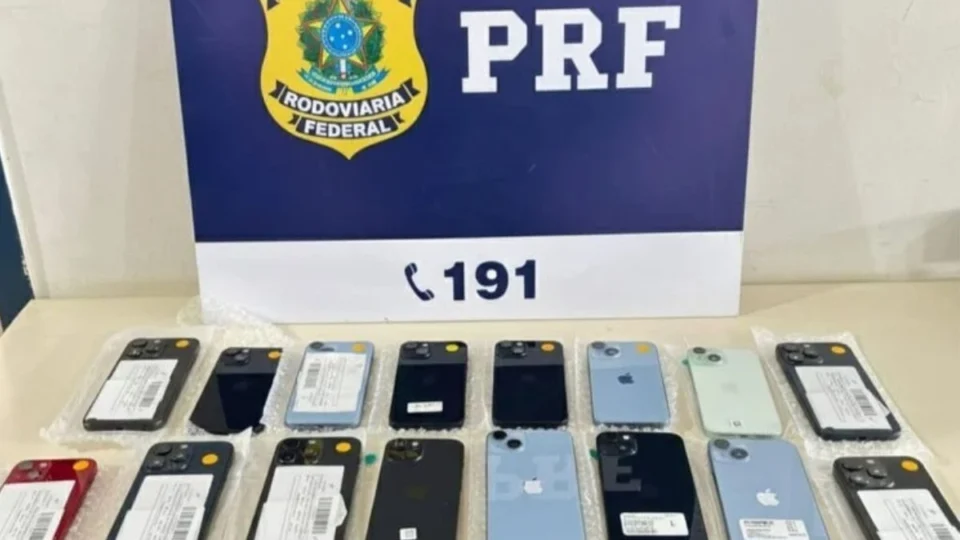 PRF apreende 19 celulares avaliados em R$ 76 mil durante fiscalização na BR-364