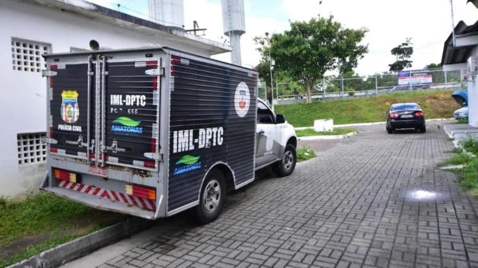 Motociclista morre após perder controle e bater em poste na Avenida das Torres, em Manaus