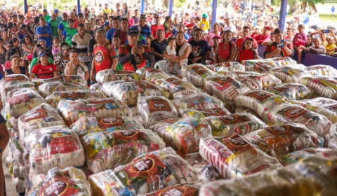Prefeitura de Coari inicia ação natalina e distribui cestas à zona rural