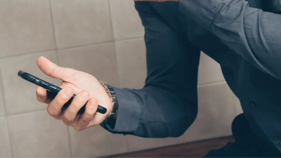 Negociação por Pix acaba em pânico após chegada de criminosos armados no Amazonas