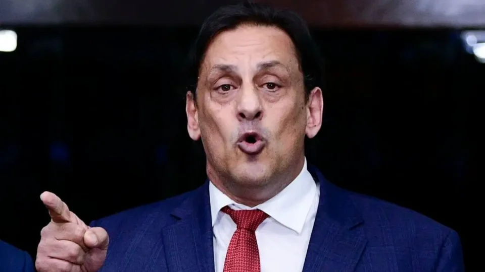 Ex-advogado de Bolsonaro é condenado por injúria racial e terá pena alternativa