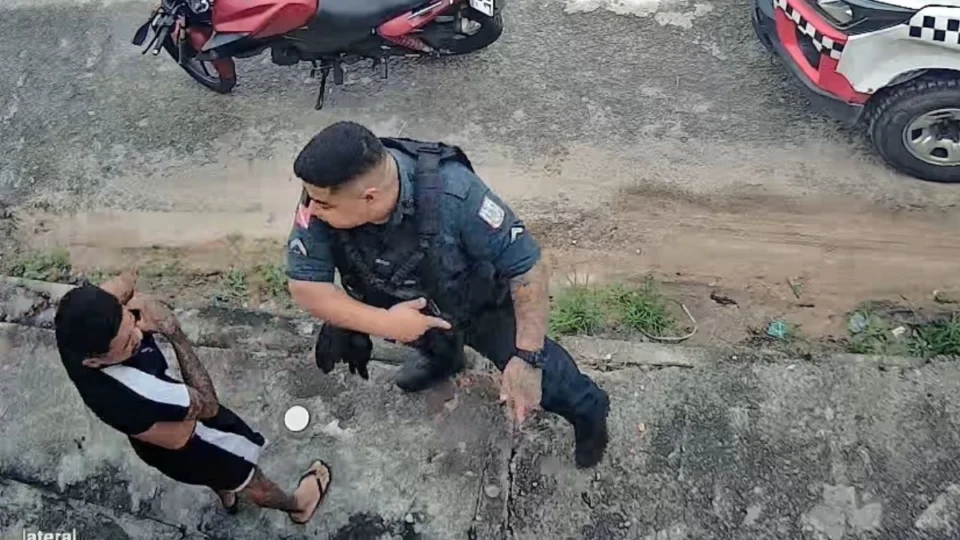 Vídeo mostra policial agredindo homem durante abordagem em Ananindeua, no Pará