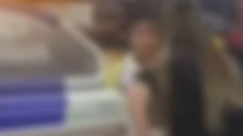 Mulher constrange funcionária em conveniência de posto em Manaus