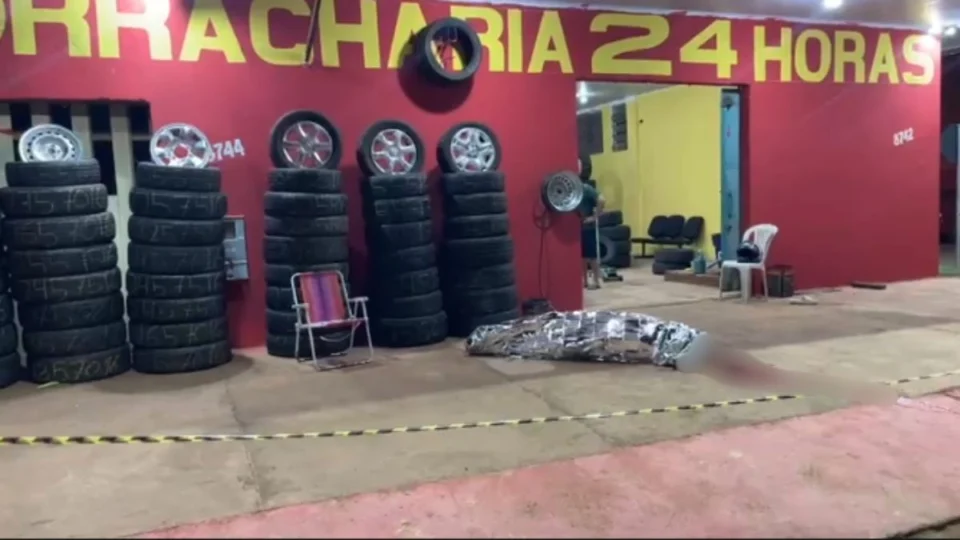 ‘Betão’ é executado a tiros em frente à própria borracharia em Porto Velho