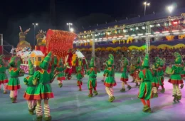 Coari encanta moradores com a primeira Parada Natalina no Centro Cultural