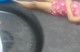 Criança de 6 anos morre após ser atropelada por caminhão em Manaus