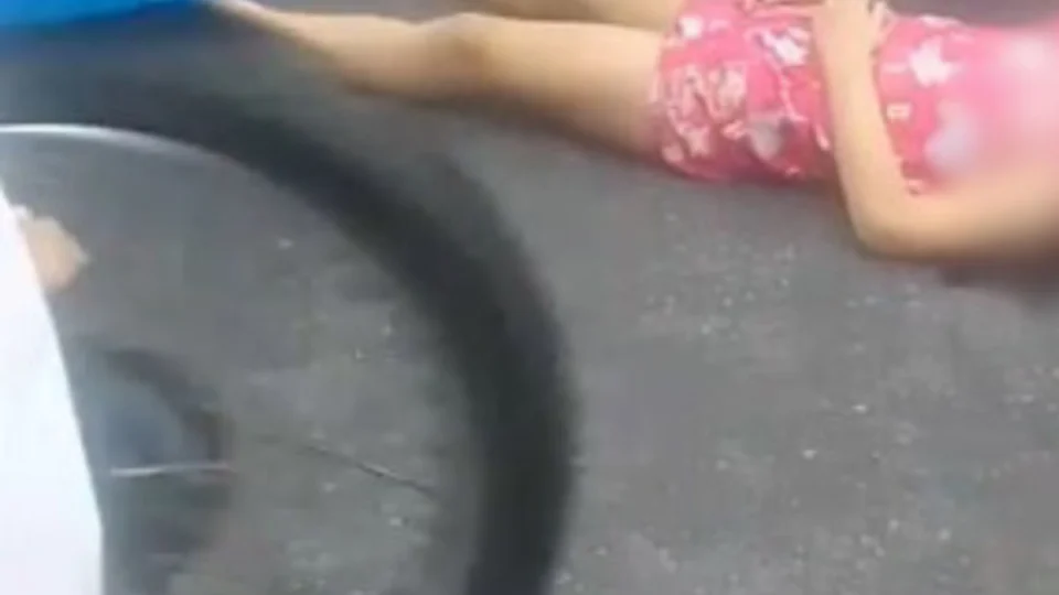 Criança de 6 anos morre após ser atropelada por caminhão em Manaus