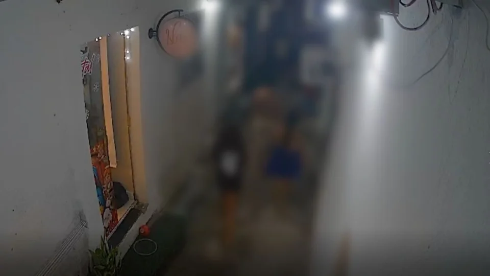 Dona de salão é suspeita de tentar matar duas irmãs a facadas em Manaus; veja vídeo