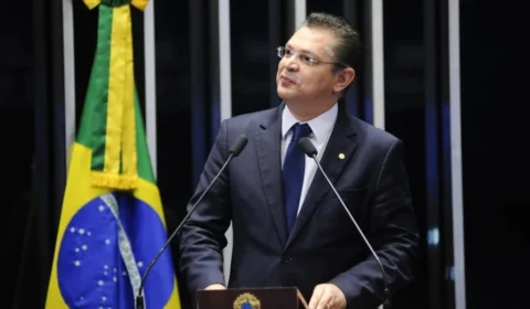 Líder do PL comenta renúncia de Carla Zambelli na Câmara dos Deputados; confira