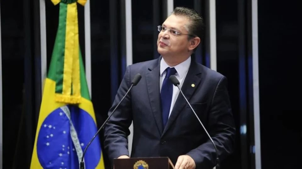 Líder do PL comenta renúncia de Carla Zambelli na Câmara dos Deputados; confira